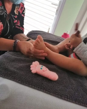 Massage de pieds enfant Massage de pieds enfant